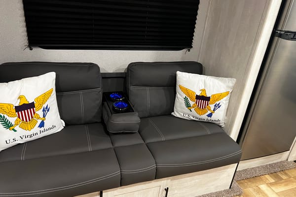 Rebecca's Shasta 25RS Travel Trailer