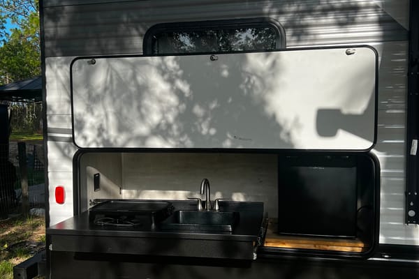 Rebecca's Shasta 25RS Travel Trailer