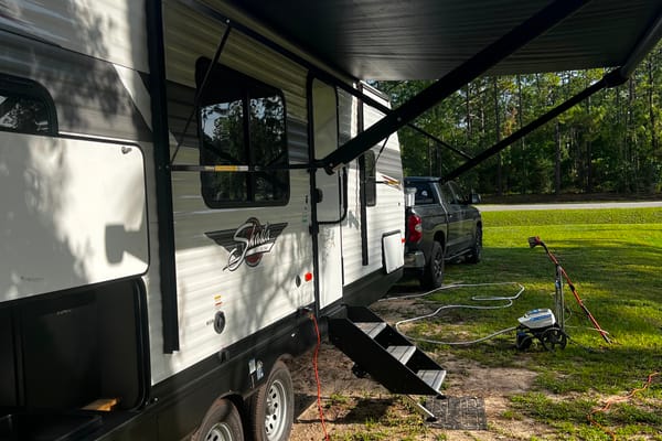 Rebecca's Shasta 25RS Travel Trailer