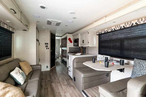 Spacious Dog Friendly and stocked for adventure!!
