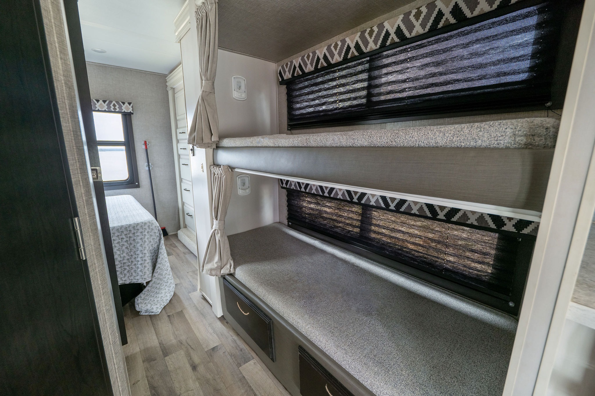 Spacious Dog Friendly and stocked for adventure!!