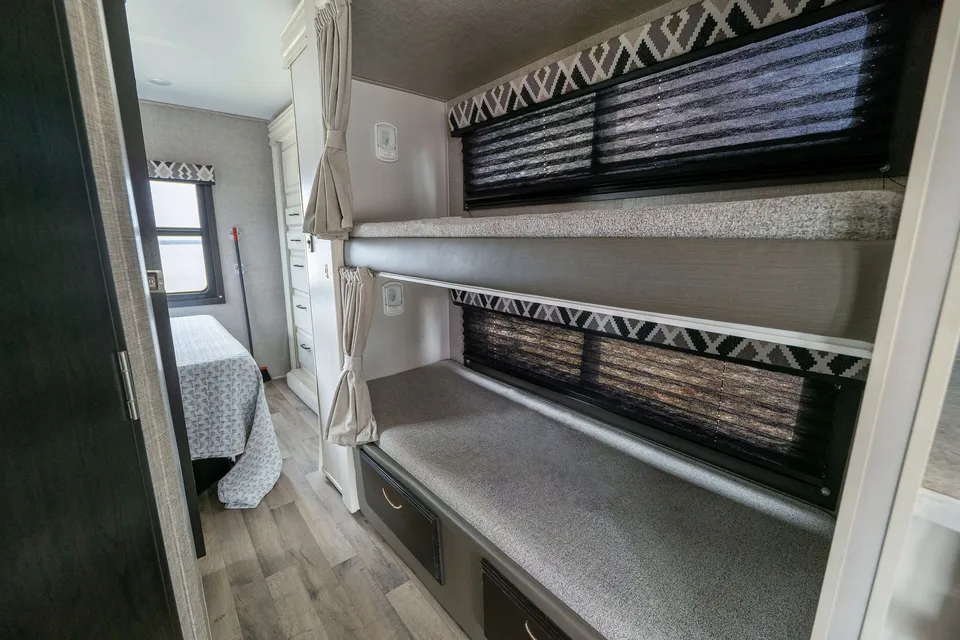 Spacious Dog Friendly and stocked for adventure!!