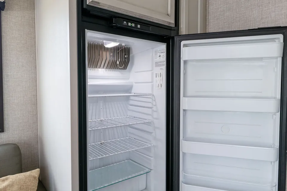 Spacious Dog Friendly and stocked for adventure!!