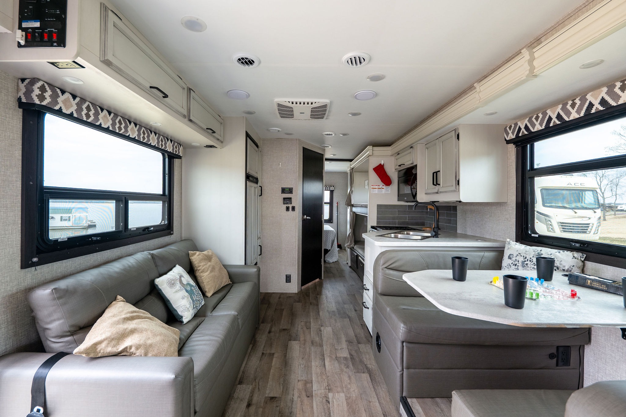 Spacious Dog Friendly and stocked for adventure!!