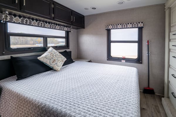 Spacious Dog Friendly and stocked for adventure!!