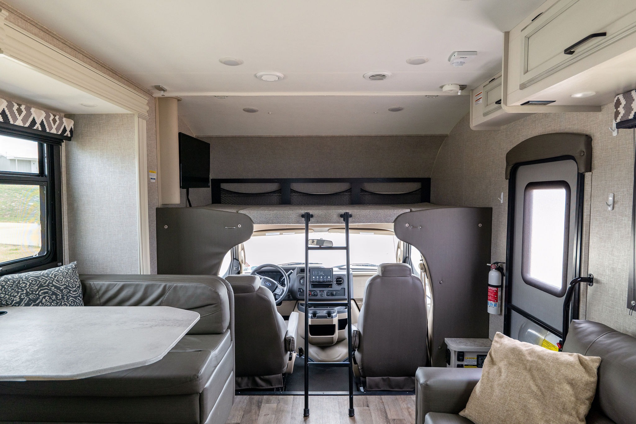Spacious Dog Friendly and stocked for adventure!!