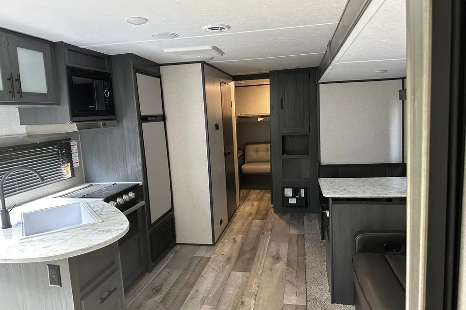 Family Bunkhouse Camper | Sleeps 9 | Fully Stocked | Easy Camping Setup