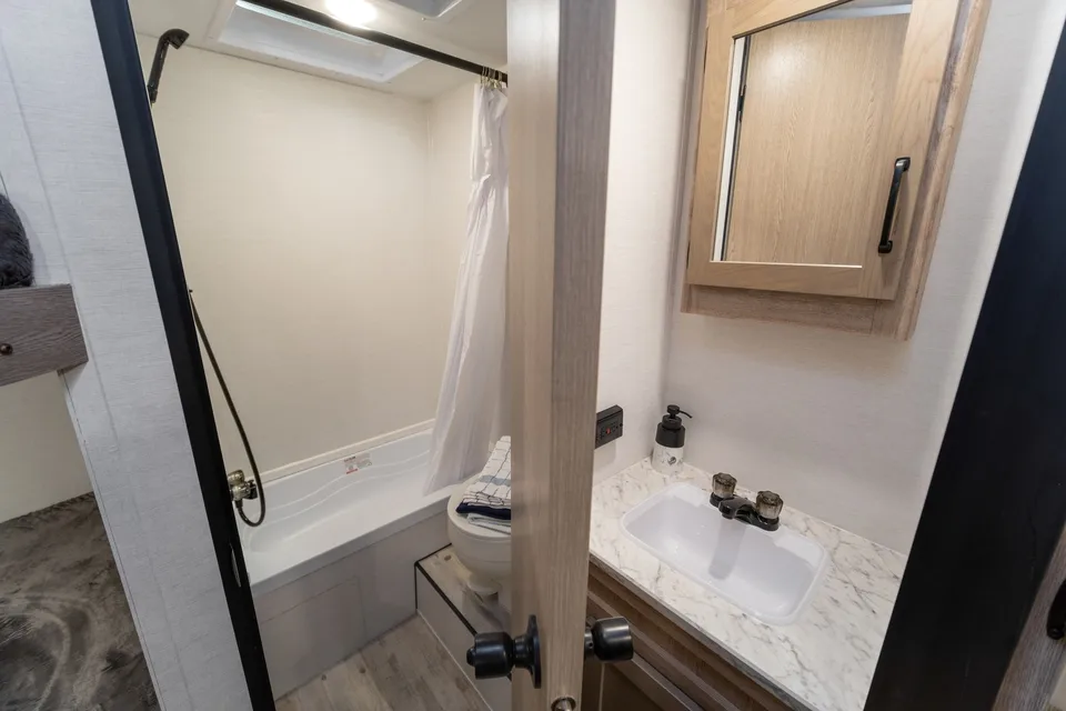 Gulf Stream Kingsport Lite 248bh Travel Trailer