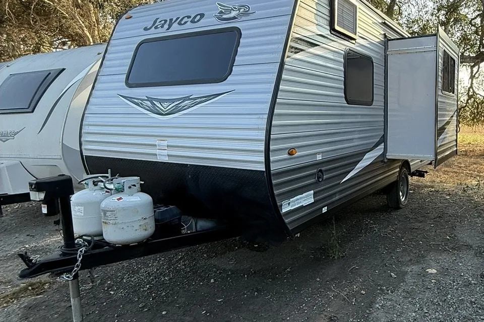 Andre's Jayco Flight SLX 183RB Travel Trailer