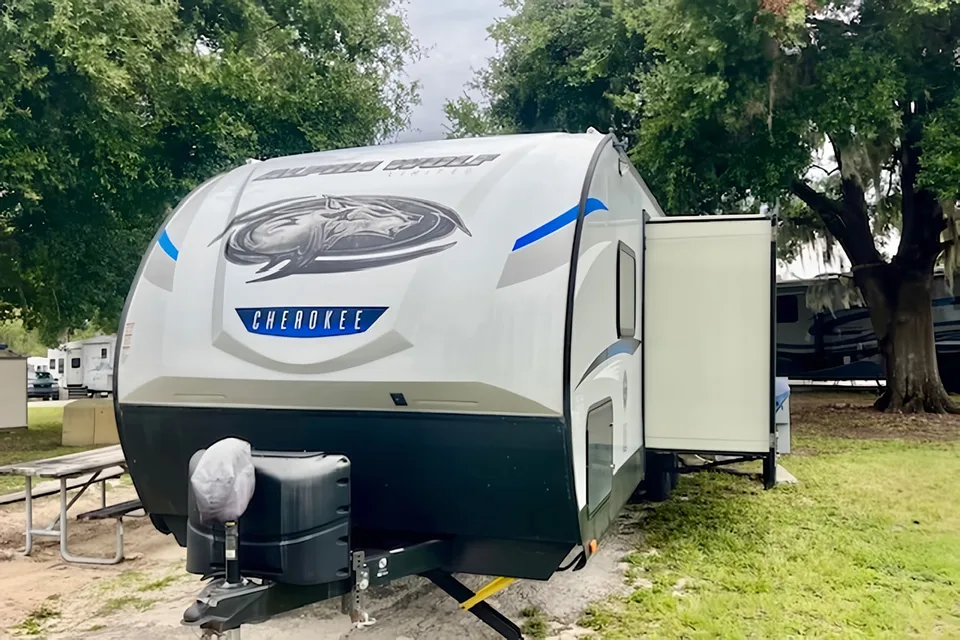 ADVENTURE AWAITS!! FOREST RIVER CHEROKEE ALPHA WOLF Travel Trailer