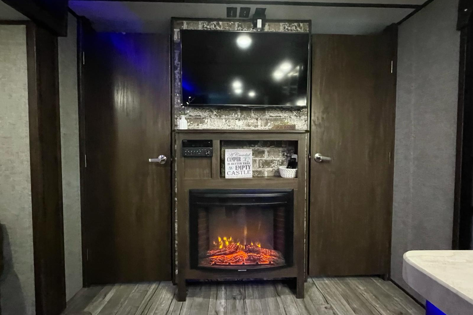 ADVENTURE AWAITS!! FOREST RIVER CHEROKEE ALPHA WOLF Travel Trailer