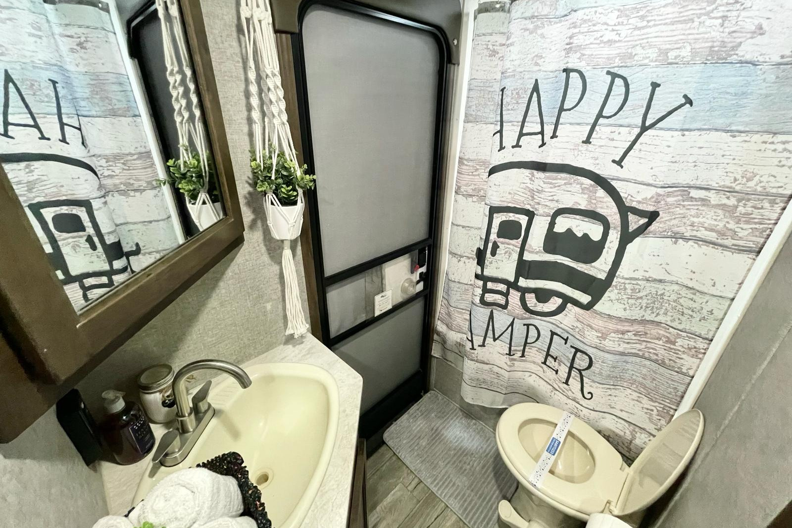 ADVENTURE AWAITS!! FOREST RIVER CHEROKEE ALPHA WOLF Travel Trailer
