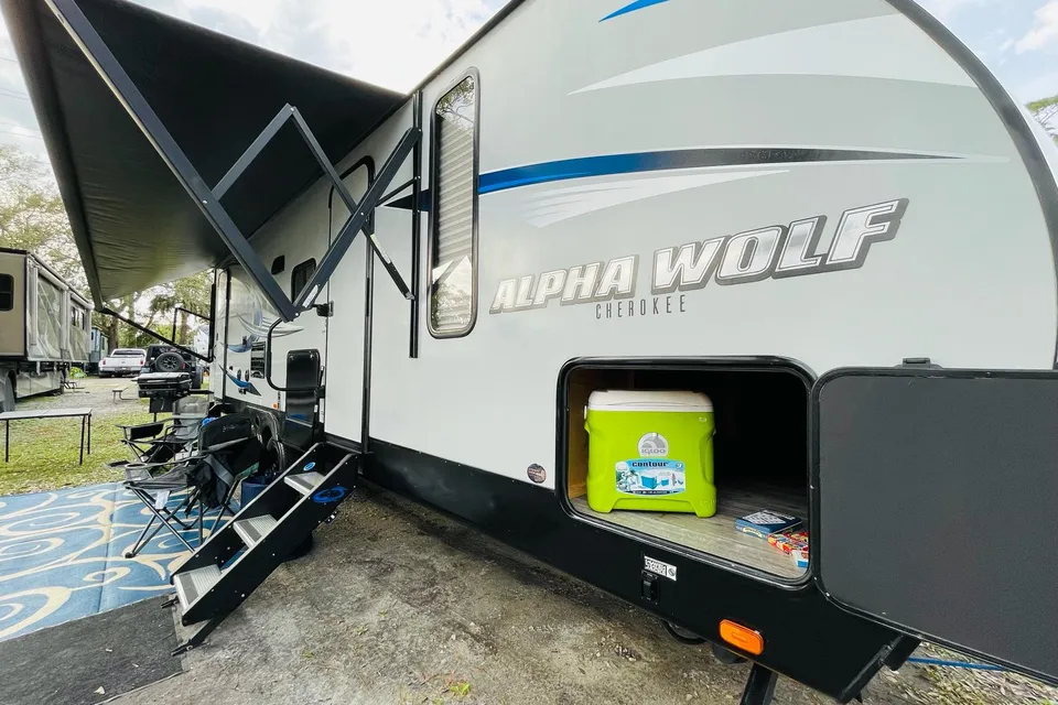 ADVENTURE AWAITS!! FOREST RIVER CHEROKEE ALPHA WOLF Travel Trailer