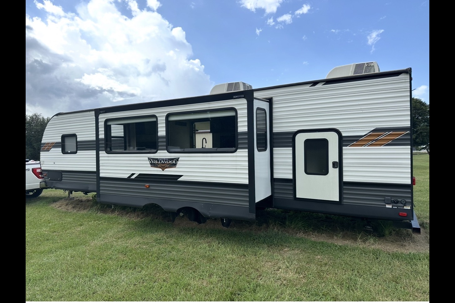 (Delivery ONLY) Andy's 10 Sleeper Forest River Wildwood Travel Trailer