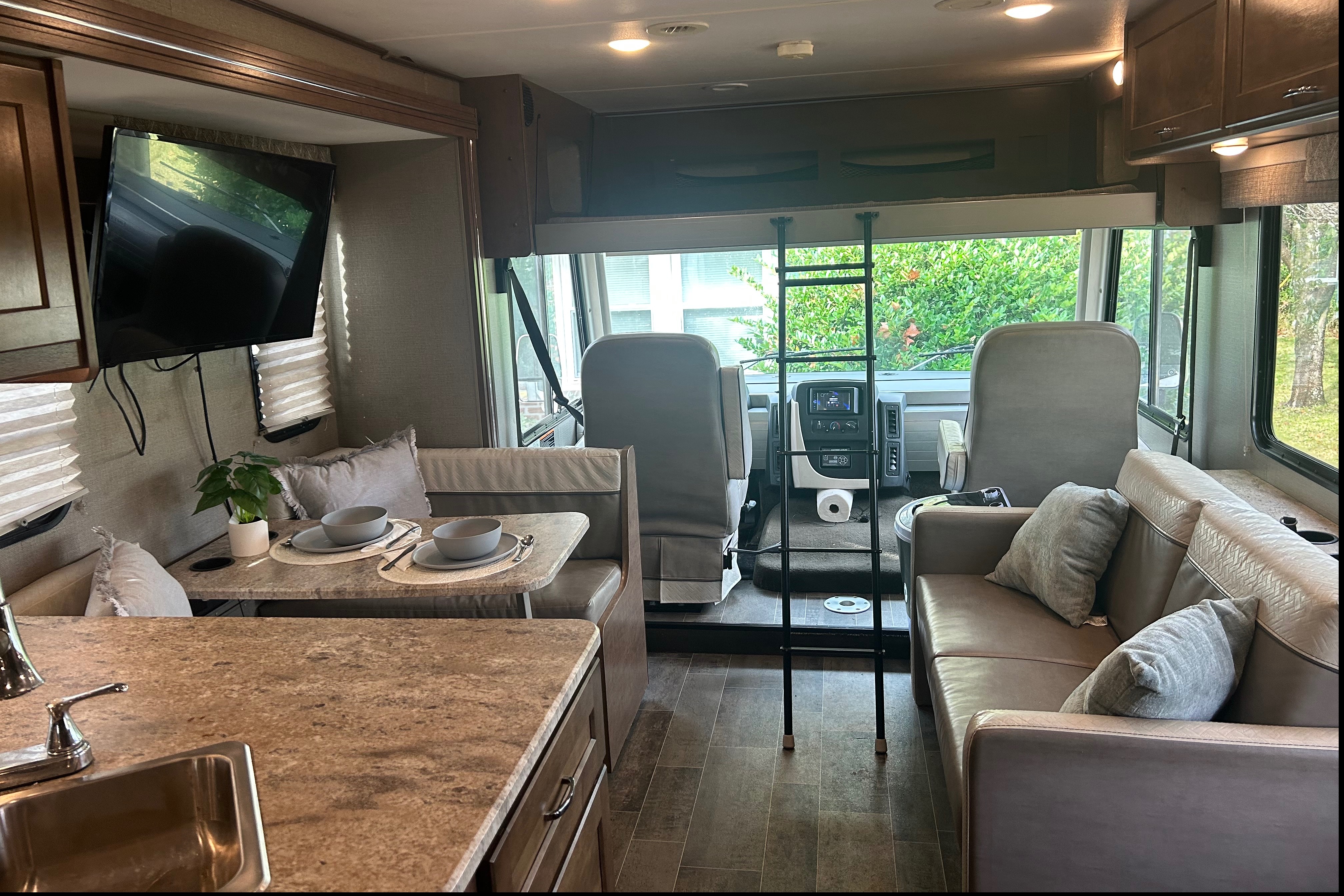 31 foot class A great for group travel or family’s with kids