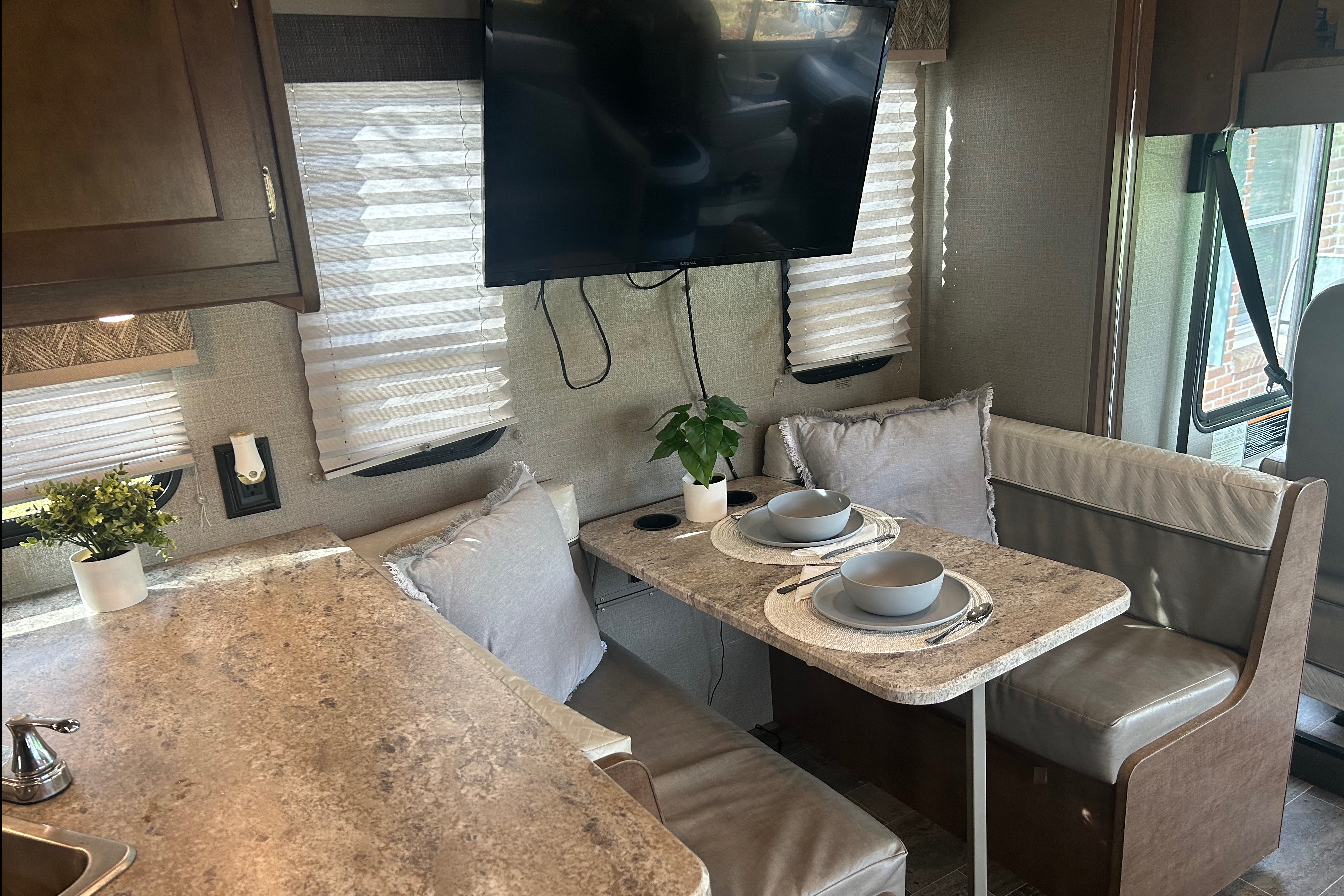 31 foot class A great for group travel or family’s with kids