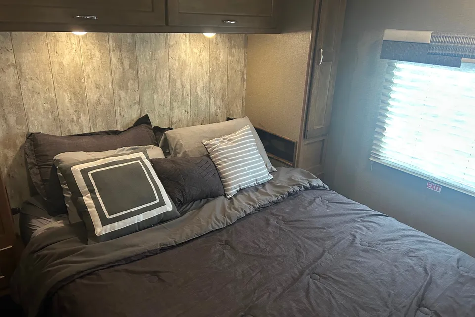31 foot class A great for group travel or family’s with kids