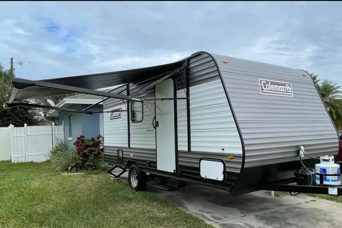 Lin's Light Weight Coleman17B Travel Trailer