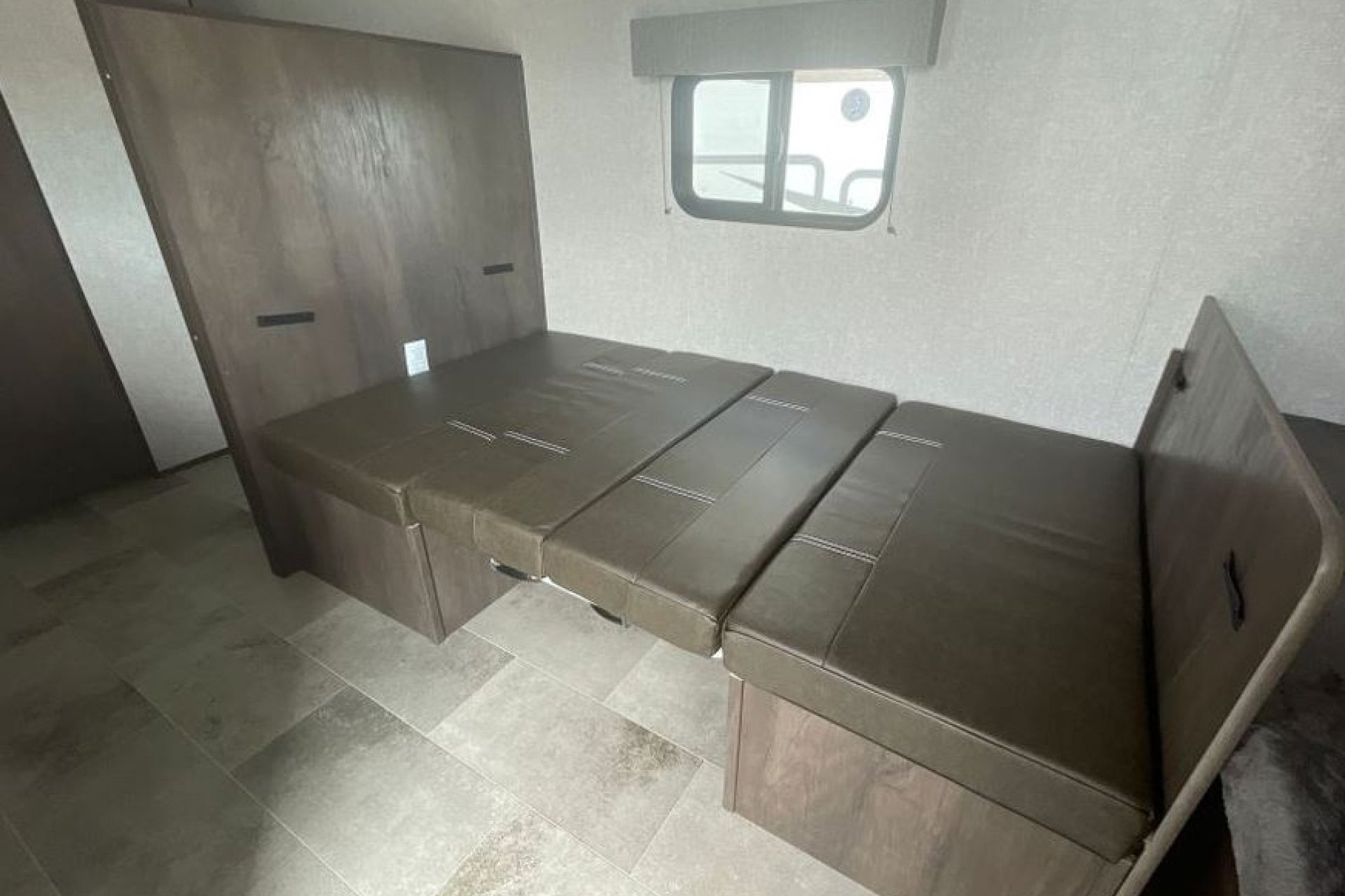Lin's Light Weight Coleman17B Travel Trailer