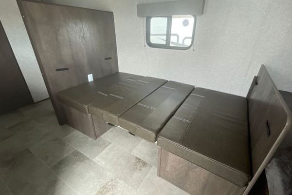 Lin's Light Weight Coleman17B Travel Trailer