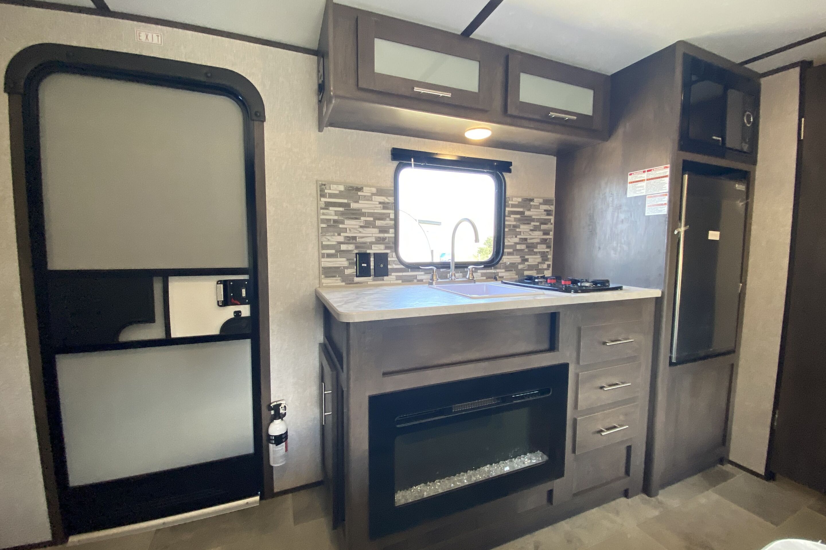Lin's Light Weight Coleman17B Travel Trailer