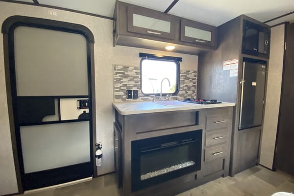 Lin's Light Weight Coleman17B Travel Trailer