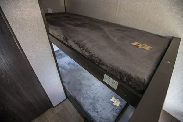 Lin's Light Weight Coleman17B Travel Trailer