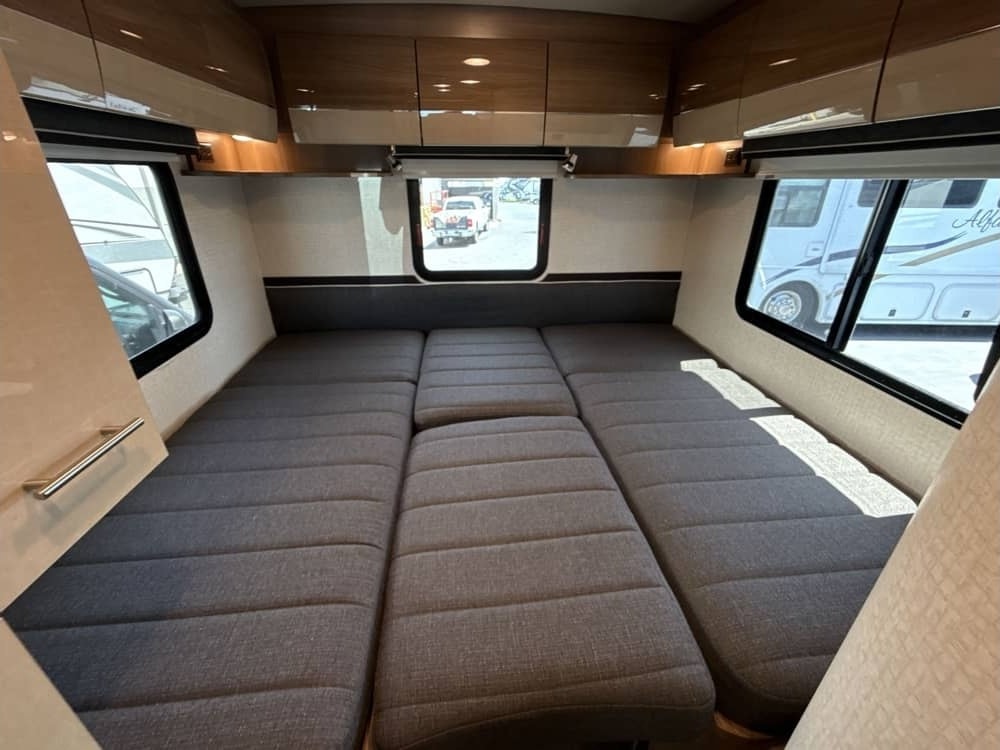 Top Notch Rv - Mercedes Benz Atasca Navion 24v 26'
