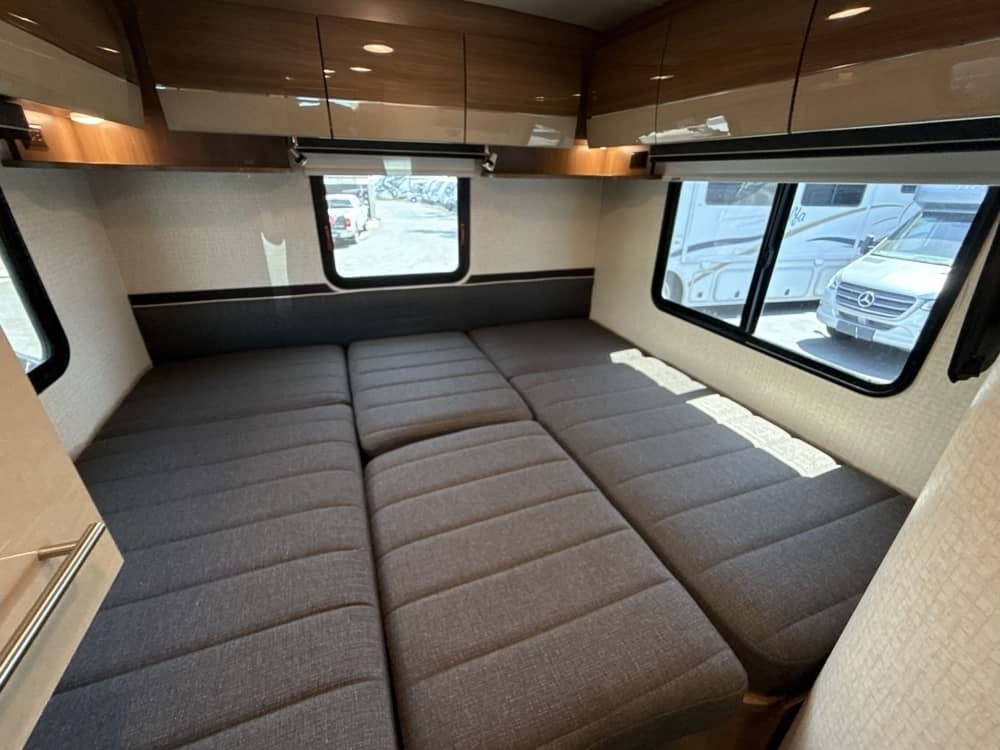 Top Notch Rv - Mercedes Benz Atasca Navion 24v 26'