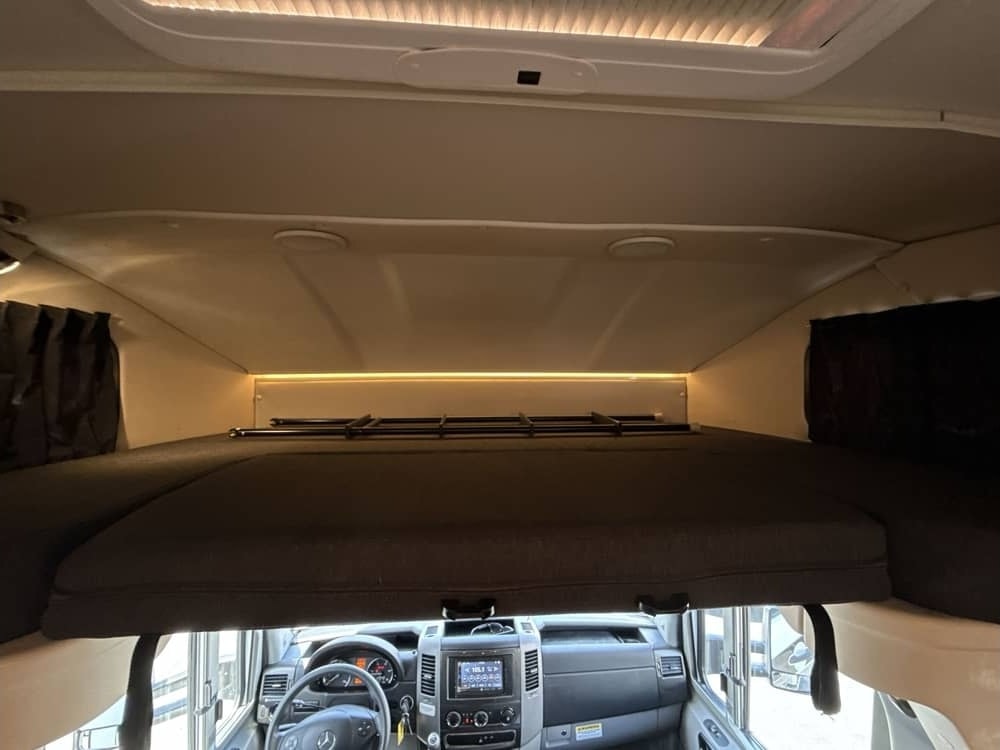 Top Notch Rv - Mercedes Benz Atasca Navion 24v 26'