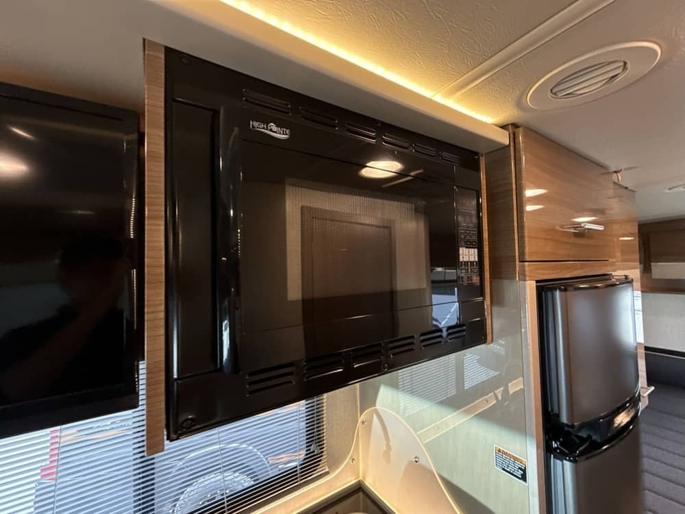 Top Notch Rv - Mercedes Benz Atasca Navion 24v 26'