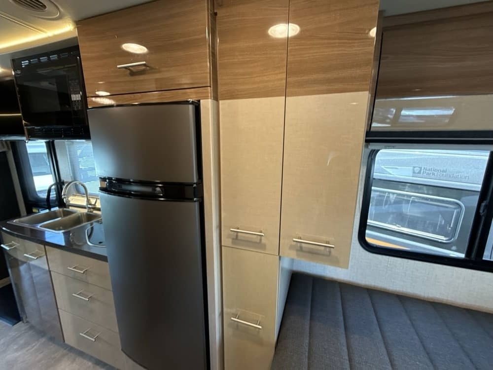 Top Notch Rv - Mercedes Benz Atasca Navion 24v 26'