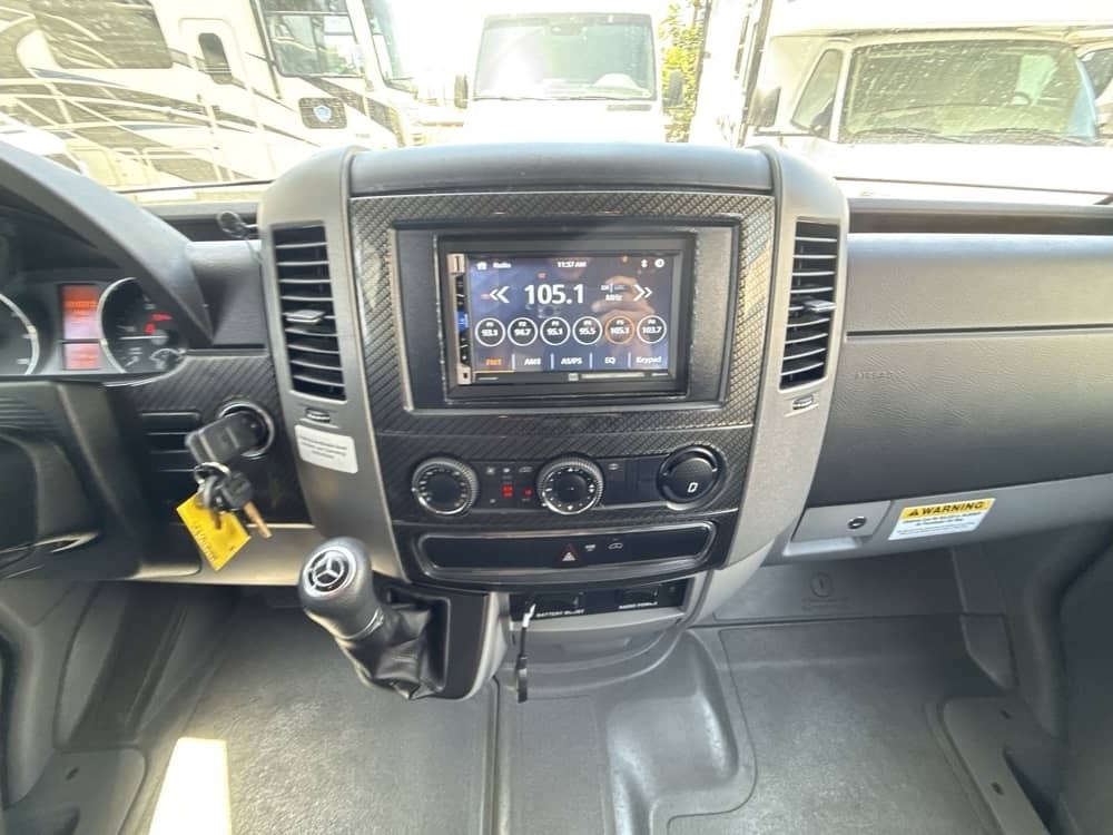 Top Notch Rv - Mercedes Benz Atasca Navion 24v 26'