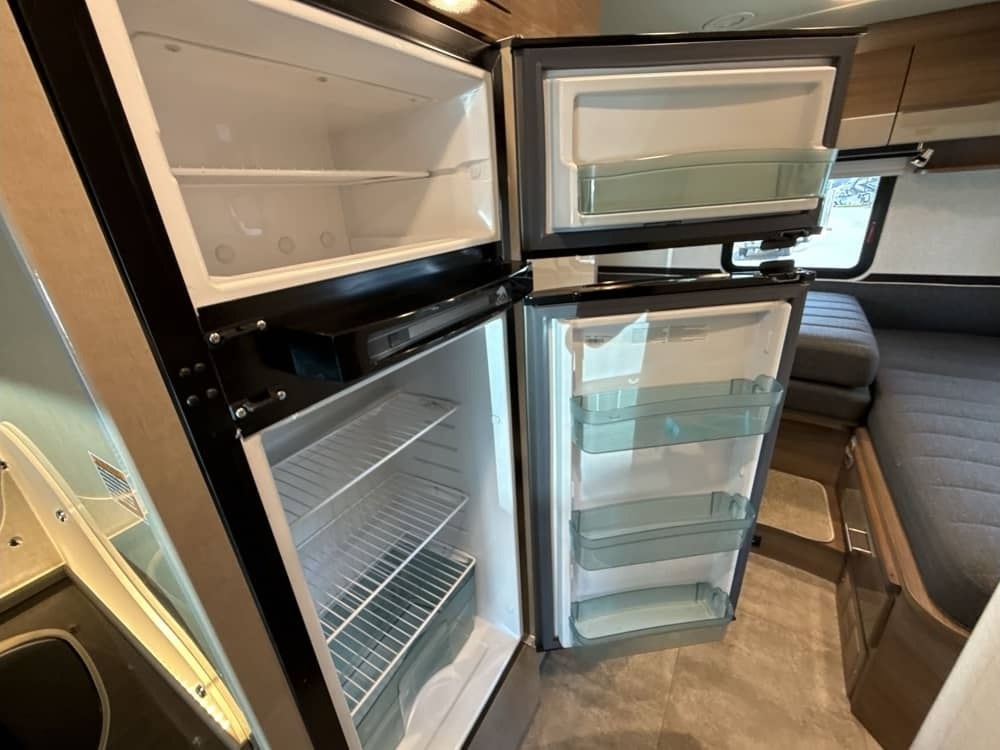 Top Notch Rv - Mercedes Benz Atasca Navion 24v 26'