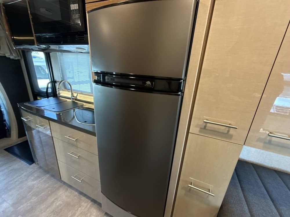 Top Notch Rv - Mercedes Benz Atasca Navion 24v 26'