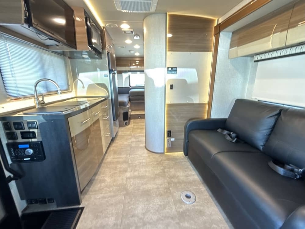 Top Notch Rv - Mercedes Benz Atasca Navion 24v 26'