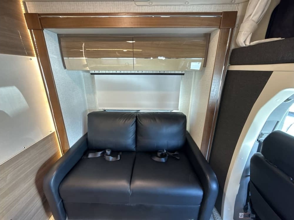 Top Notch Rv - Mercedes Benz Atasca Navion 24v 26'