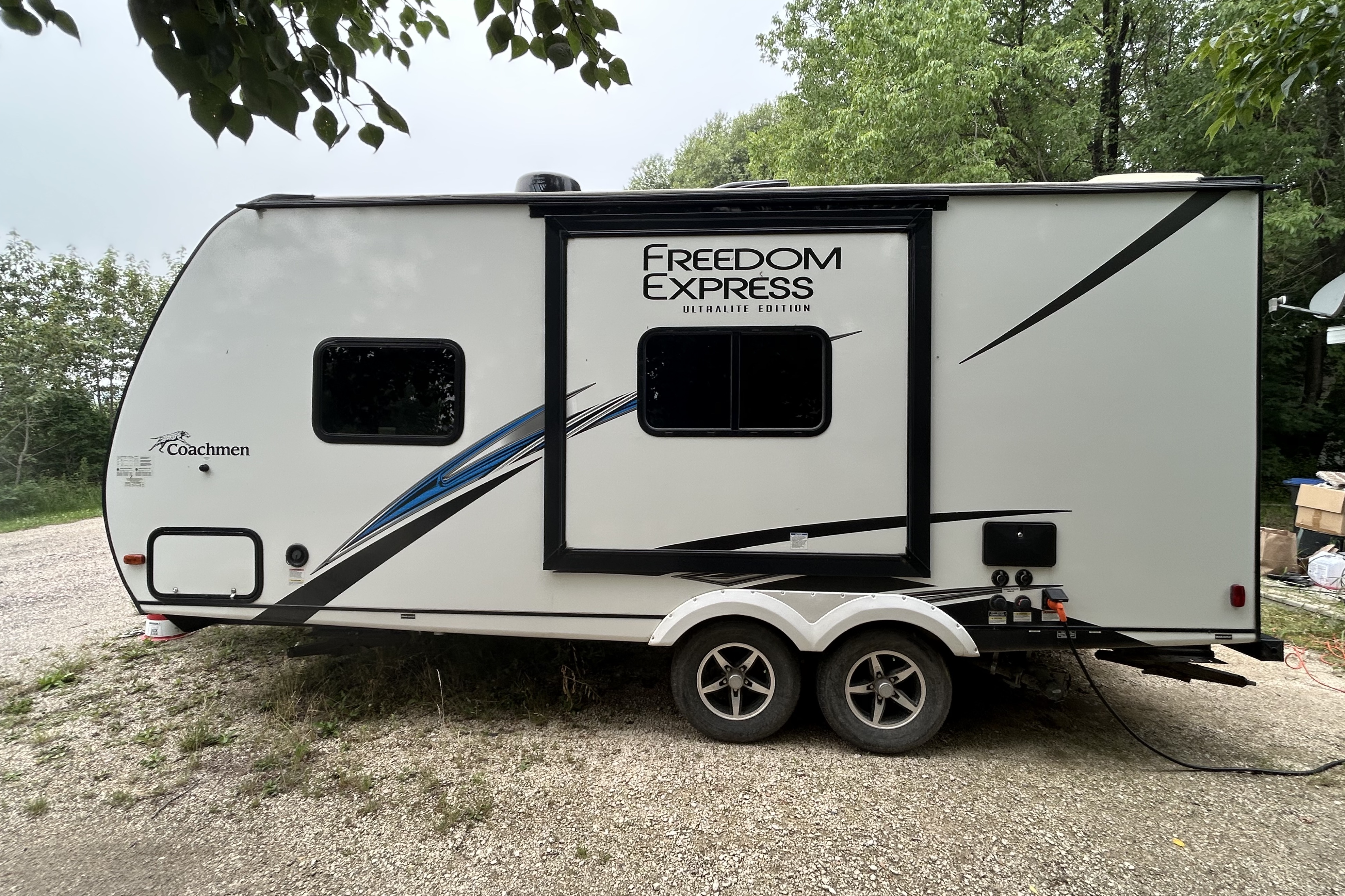 Len’s Coachmen Freedom Express Travel Trailer