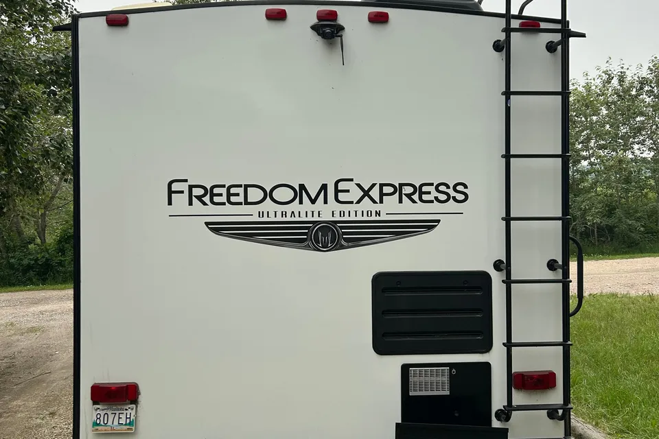 Len’s Coachmen Freedom Express Travel Trailer