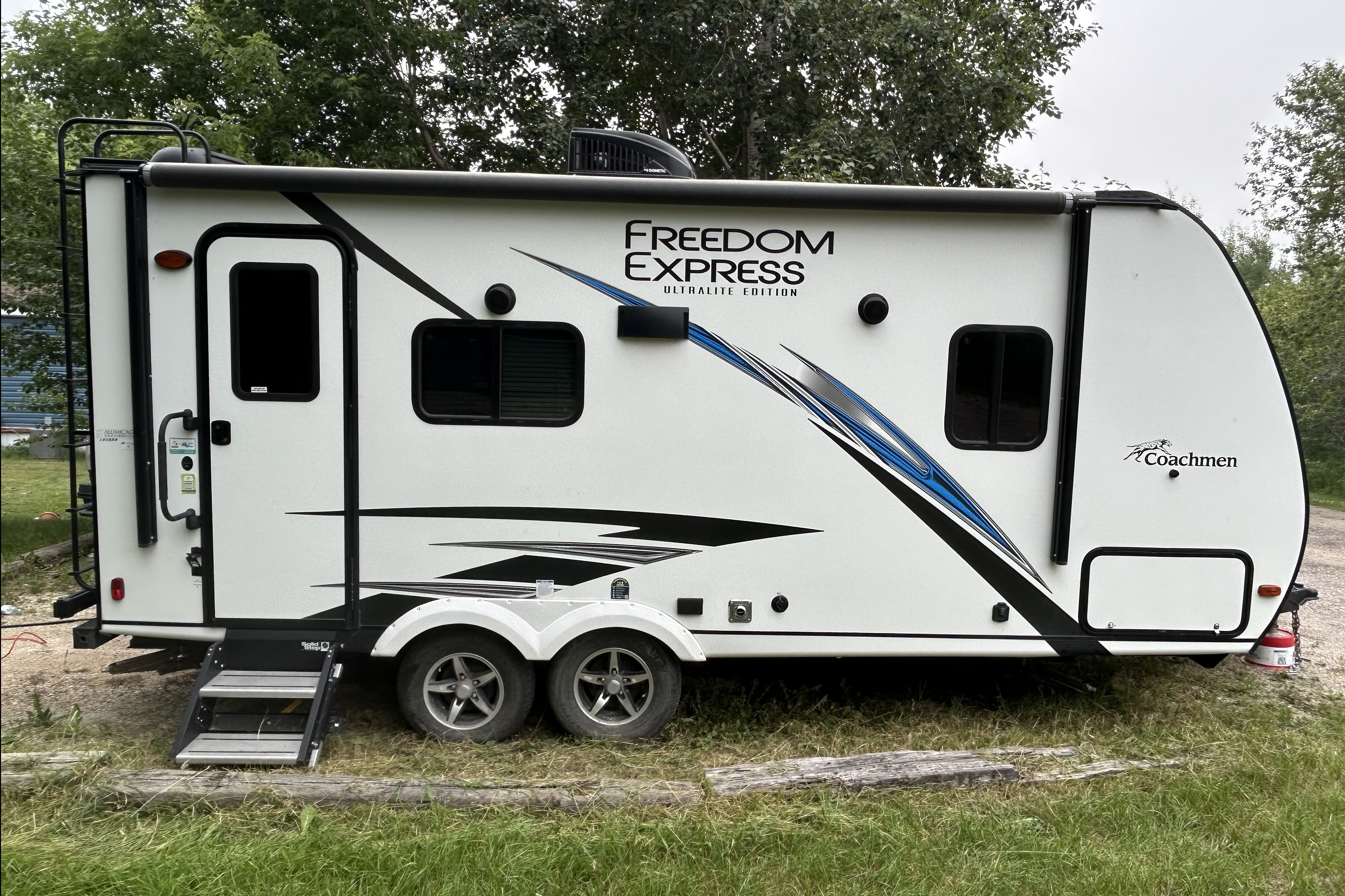Len’s Coachmen Freedom Express Travel Trailer