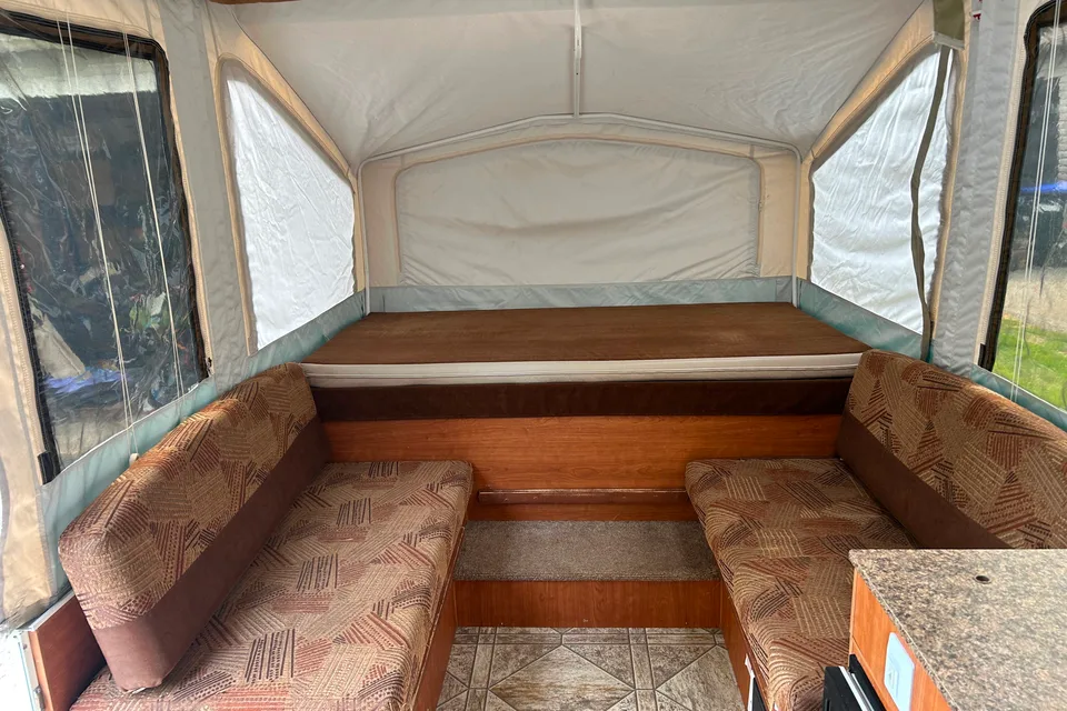 JAKUB's Starcraft 816 Tent Trailer