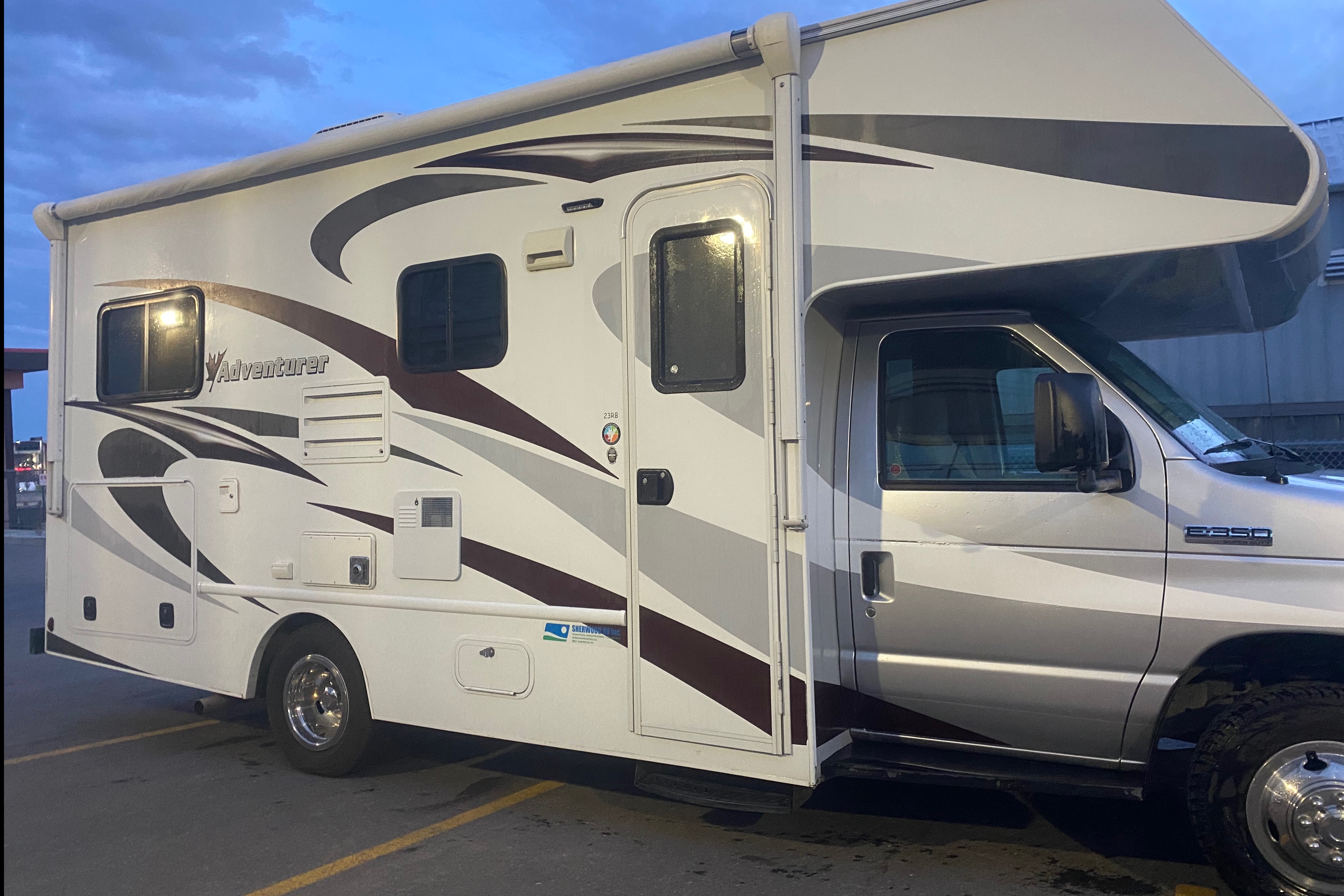 Fleet #C5 Mid-size Class C – Luxury Comfort for Families & Friends (Sleeps 4 Adults, 2 Children)