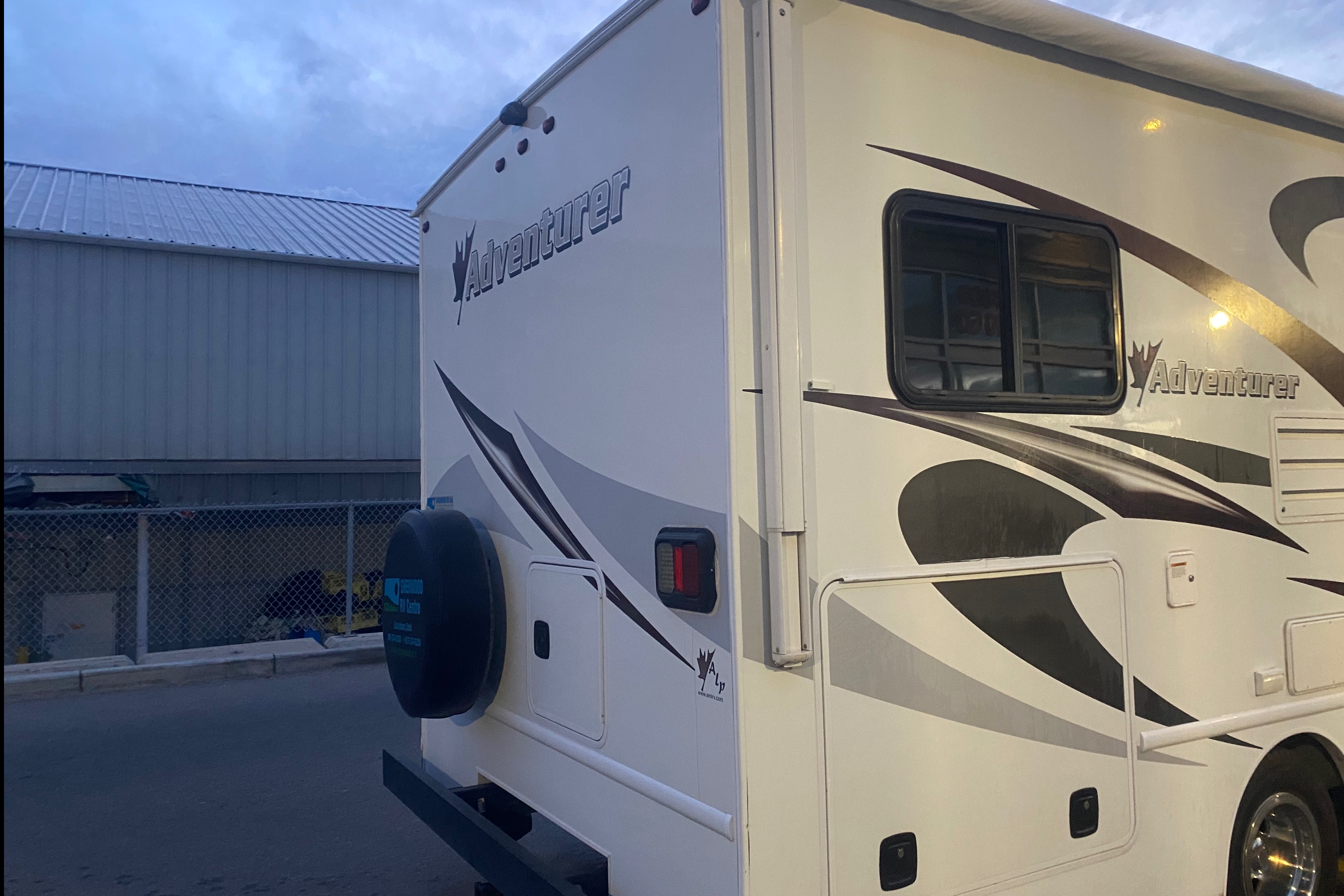 Fleet #C5 Mid-size Class C – Luxury Comfort for Families & Friends (Sleeps 4 Adults, 2 Children)