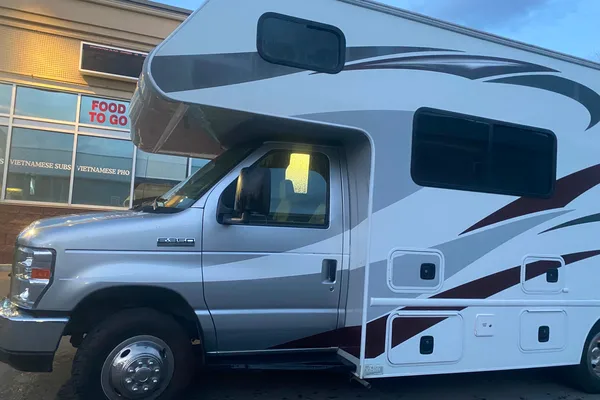 Fleet #C5 Mid-size Class C – Luxury Comfort for Families & Friends (Sleeps 4 Adults, 2 Children)