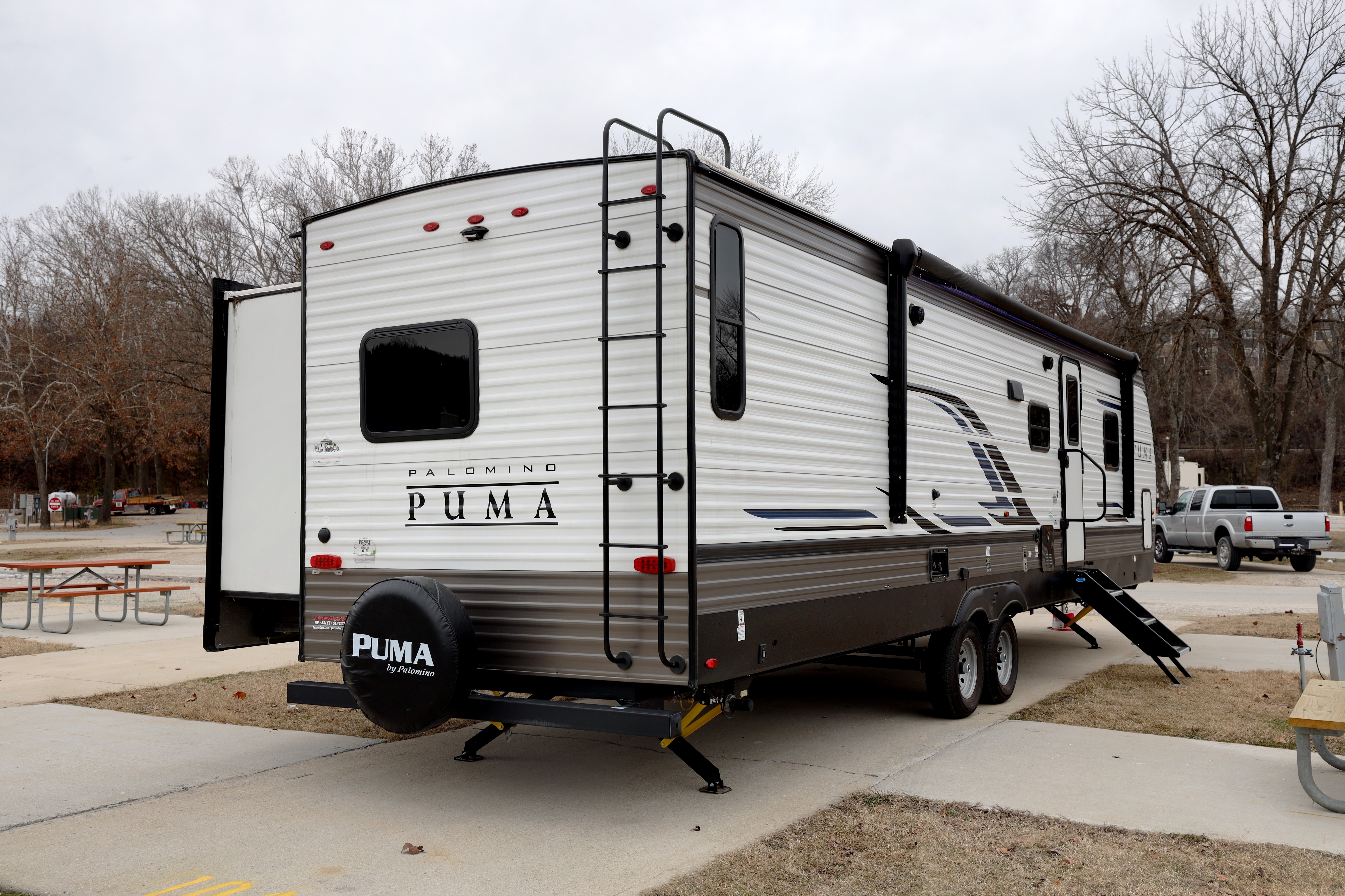 Say hello to "Gratitude"! Our 22 Palomino Puma 32RBF 2-QUEEN! Located near Table Rock Lake, Branson Missouri & Lake Of The Ozarks