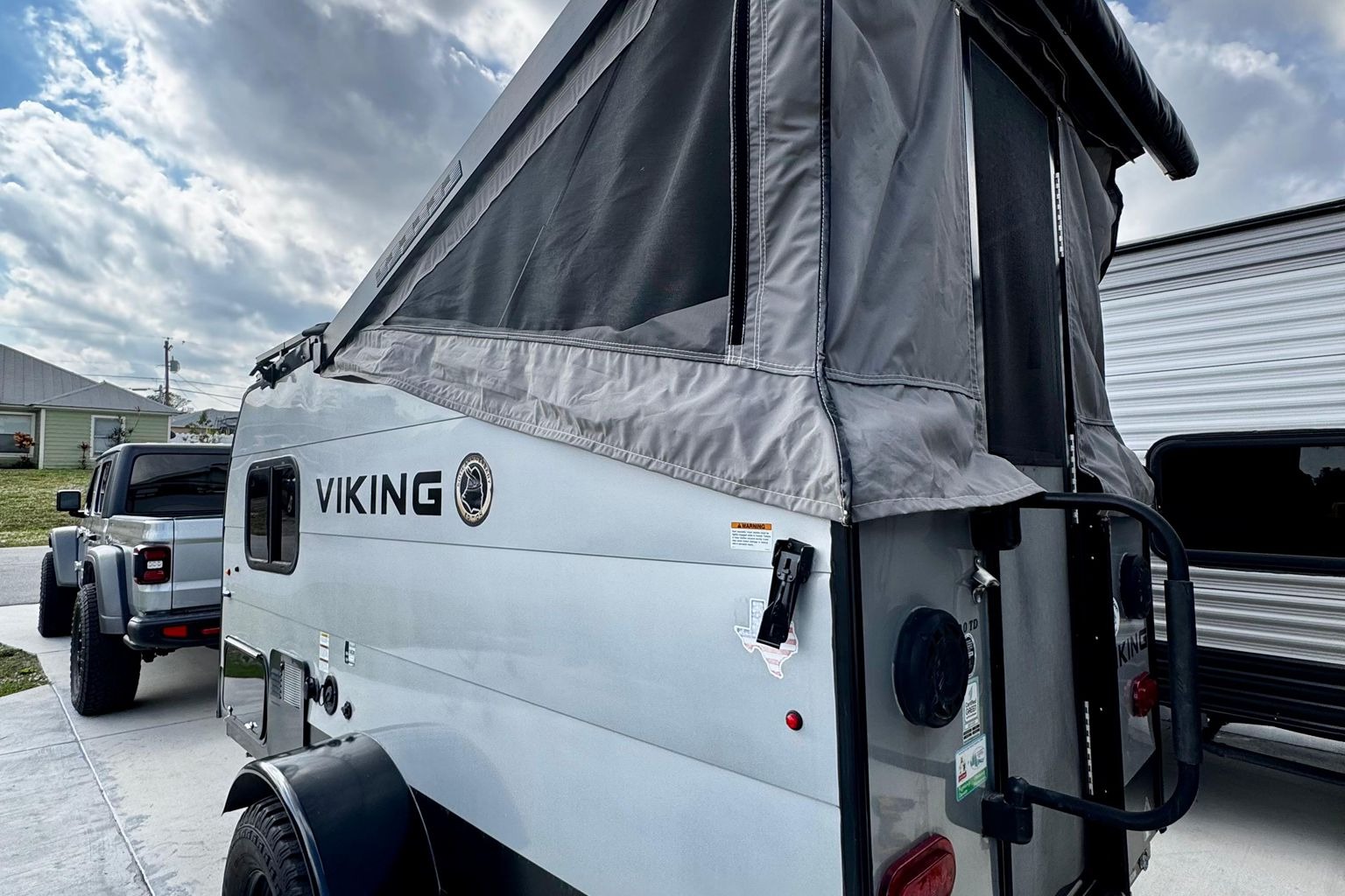 Diego's Coachmen viking 9.0 Travel Trailer