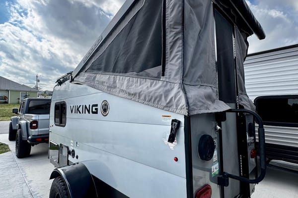Diego's Coachmen viking 9.0 Travel Trailer