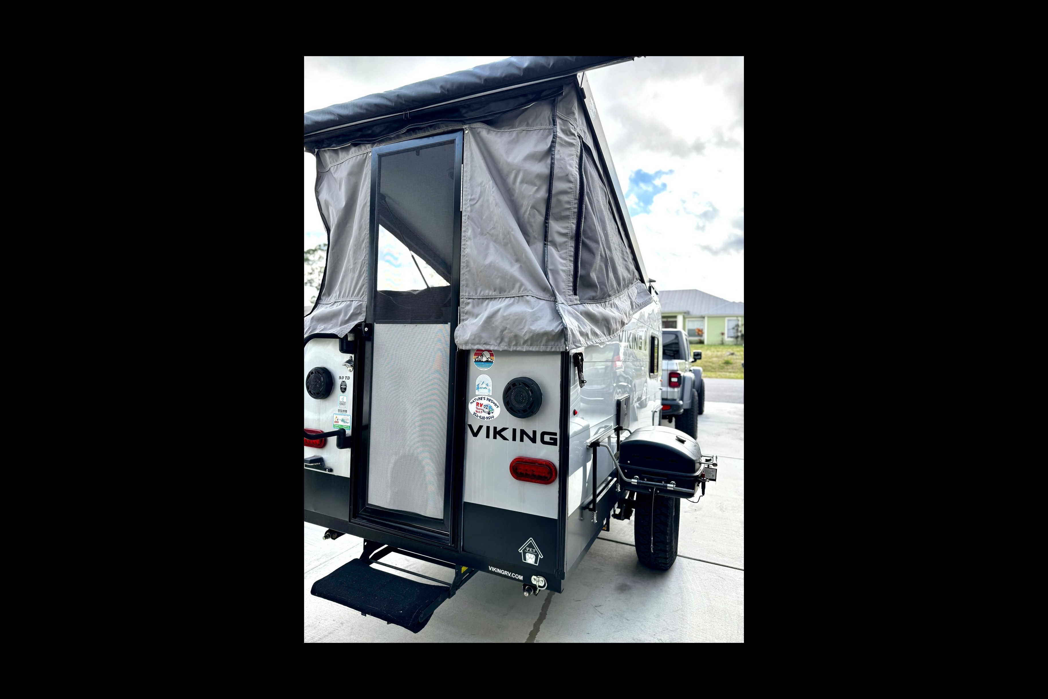 Diego's Coachmen viking 9.0 Travel Trailer
