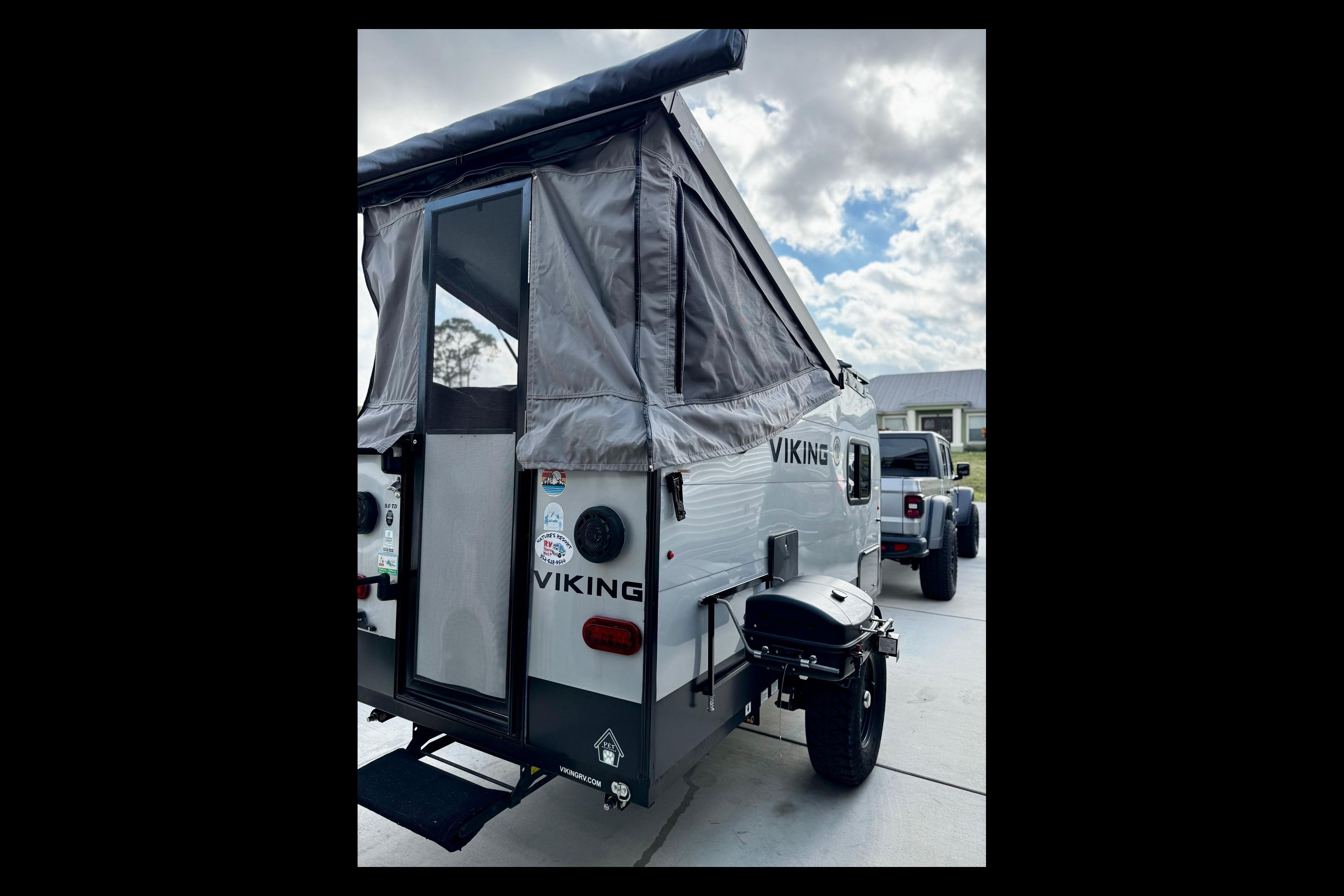 Diego's Coachmen viking 9.0 Travel Trailer