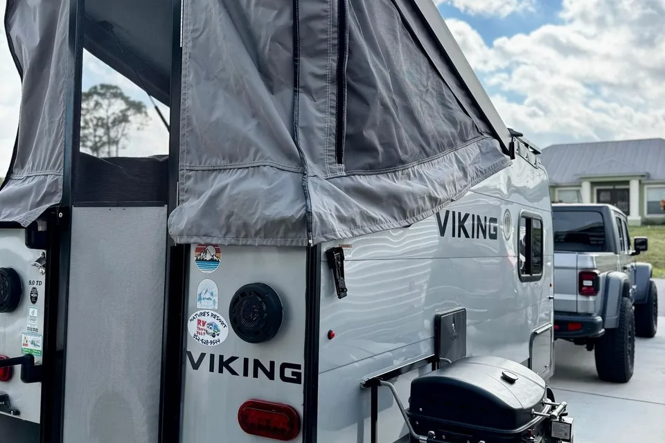 Diego's Coachmen viking 9.0 Travel Trailer
